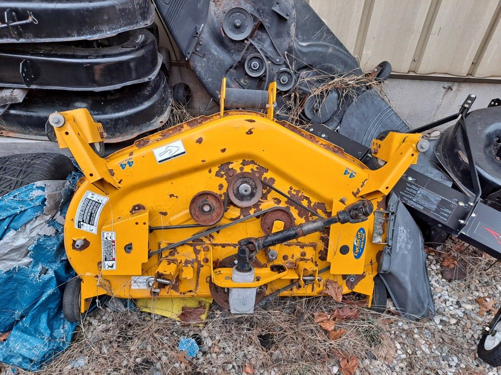 CUB CADET 3000 Series 44" Mower Deck w/ Drive Shaft Deck is solid.
$400