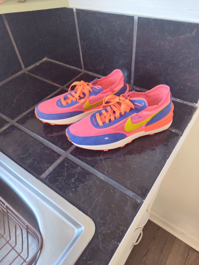 Women's Nike Waffle One Racer Size 8