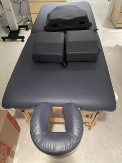 MASSAGE TABLE