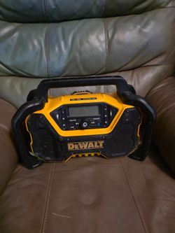DCR028 Dewalt Bluetooth radio