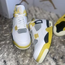 Jordan 4 Vivid Sulfur Multiple Sizes 100% Authentic 