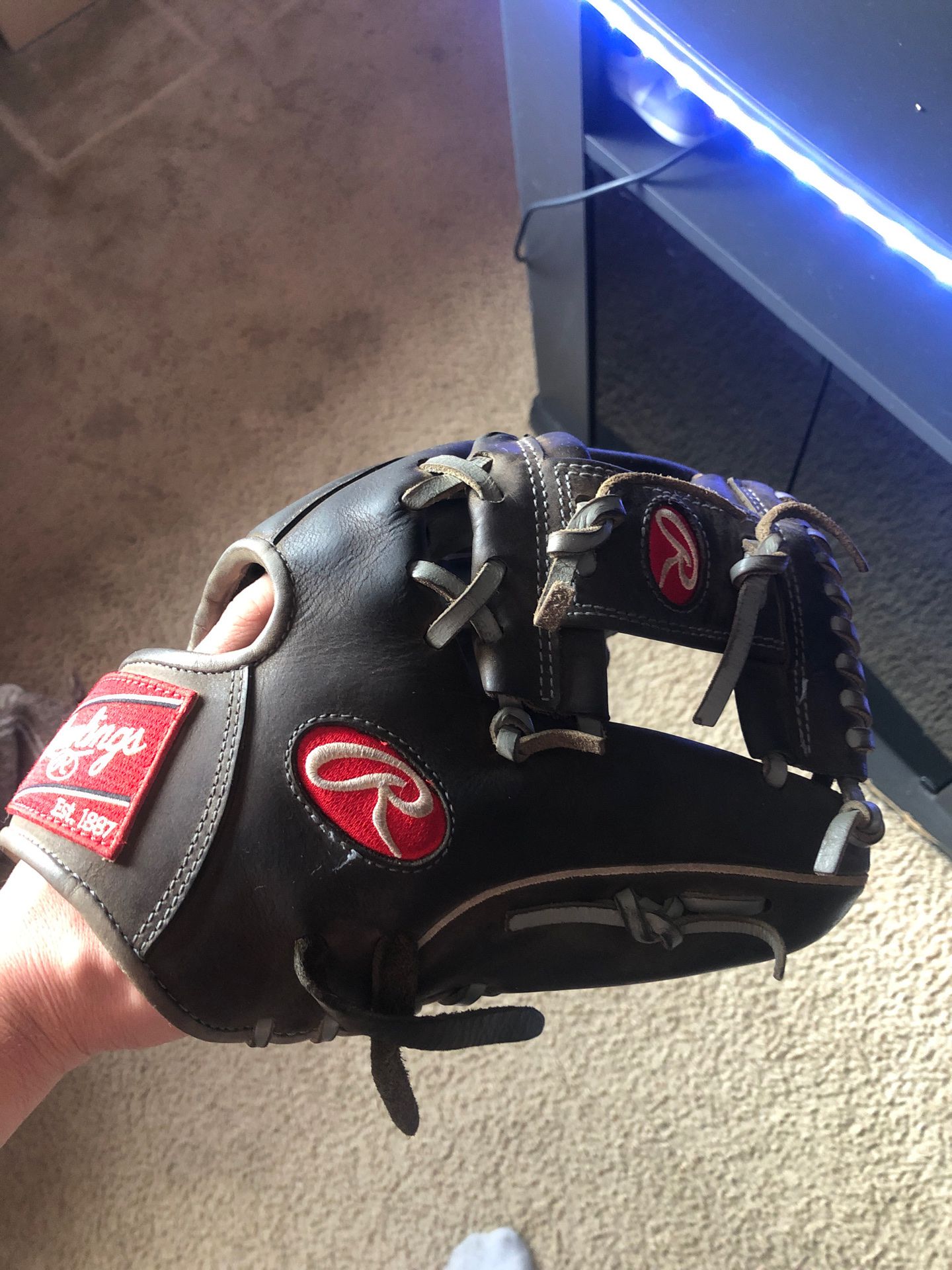 Rawlings heart of the hide 11.5 right handed glove