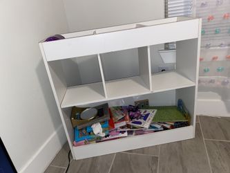 Bookshelf with cubbies