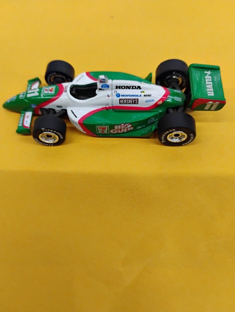 Greenlight 1:64 Indy NO71642 no head in driver seat