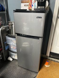 Magic Chef 2-Door Mini Fridge & Freezer (4.5 cu ft)