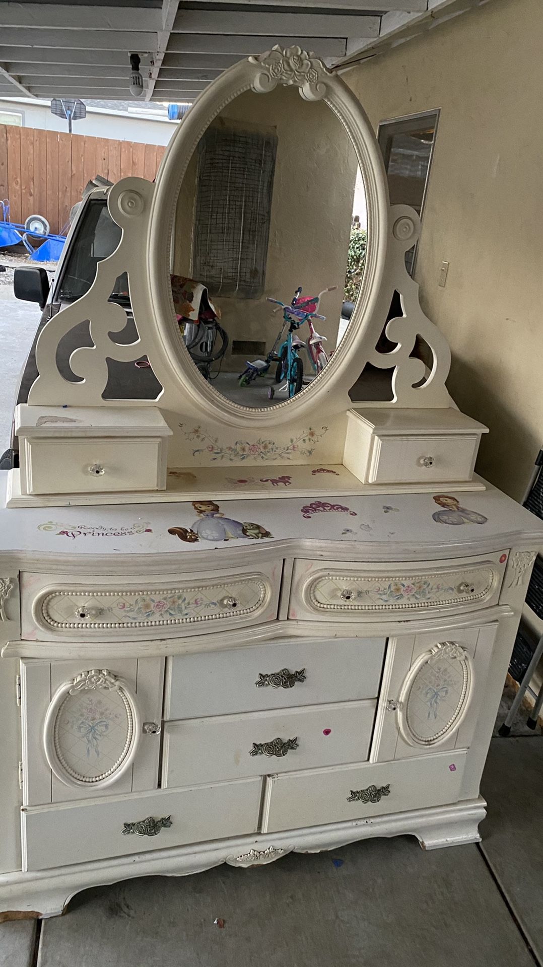 Girls dresser ****FREE***