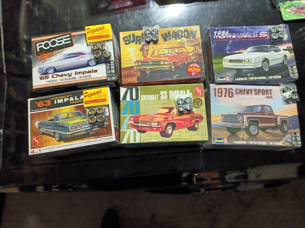 Lowrider Model Cars Sets Model Kits 1:24 With Daytons