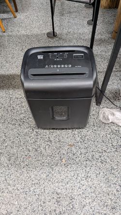 Pen + Gear cross cut paper shredder $20. CITY of Orange