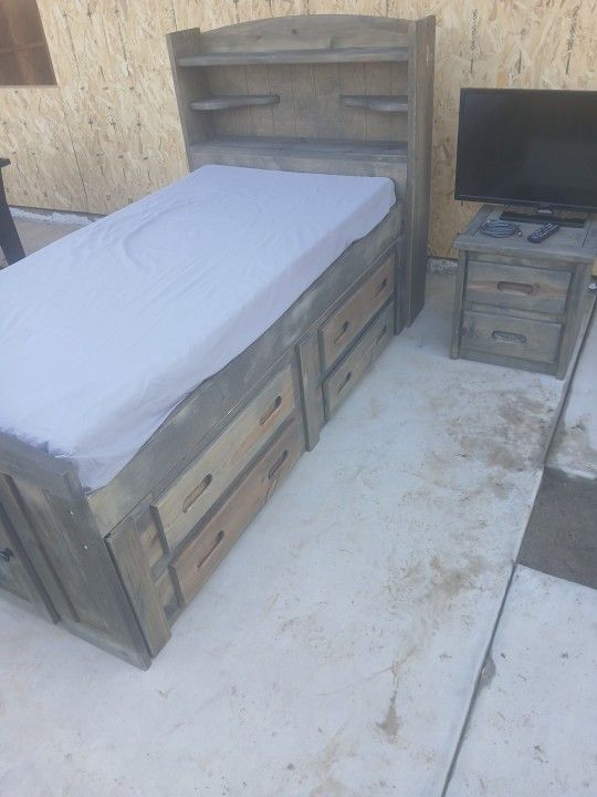 Kids Bed Set Lightly Used