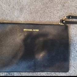 Michael Kors wristlet black

