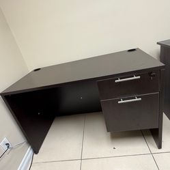 Office Desk With Key