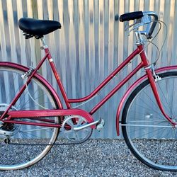 Vintage 1970's Ladies Schwinn 5 Speed Bike - Great Condition