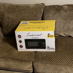 BRAND NEW COUNTERTOP MICROWAVE
