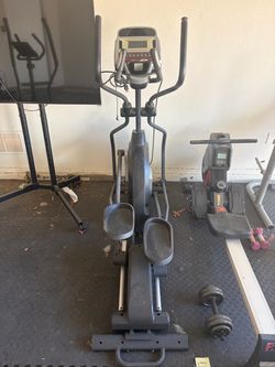SOLE E20 Elliptical Trainer