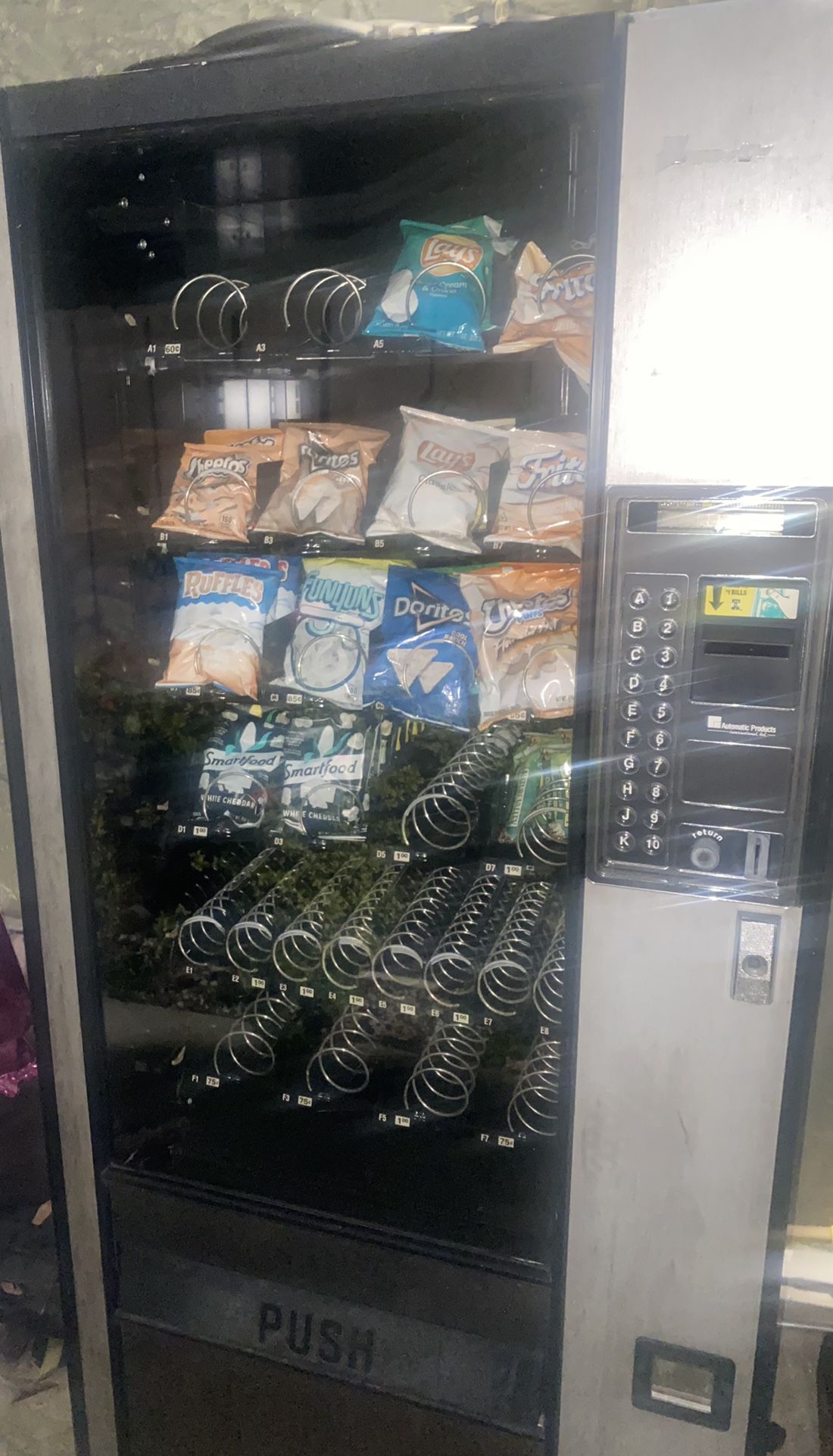 Selling FOR PARTS  —Vending Machine—