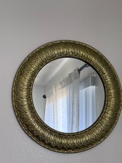 Circle gold mirror