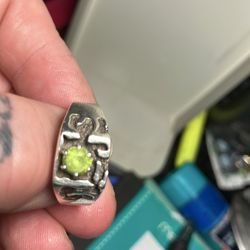 Men’s ring beautiful green stone