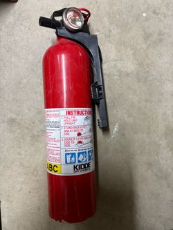 Kidde ABC Fire Extinguisher – Older Model with Mounting Bracket