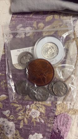 Three silver quarters 1964/2 1936/1 no mint mark a buffalo nickles six6 copper round1