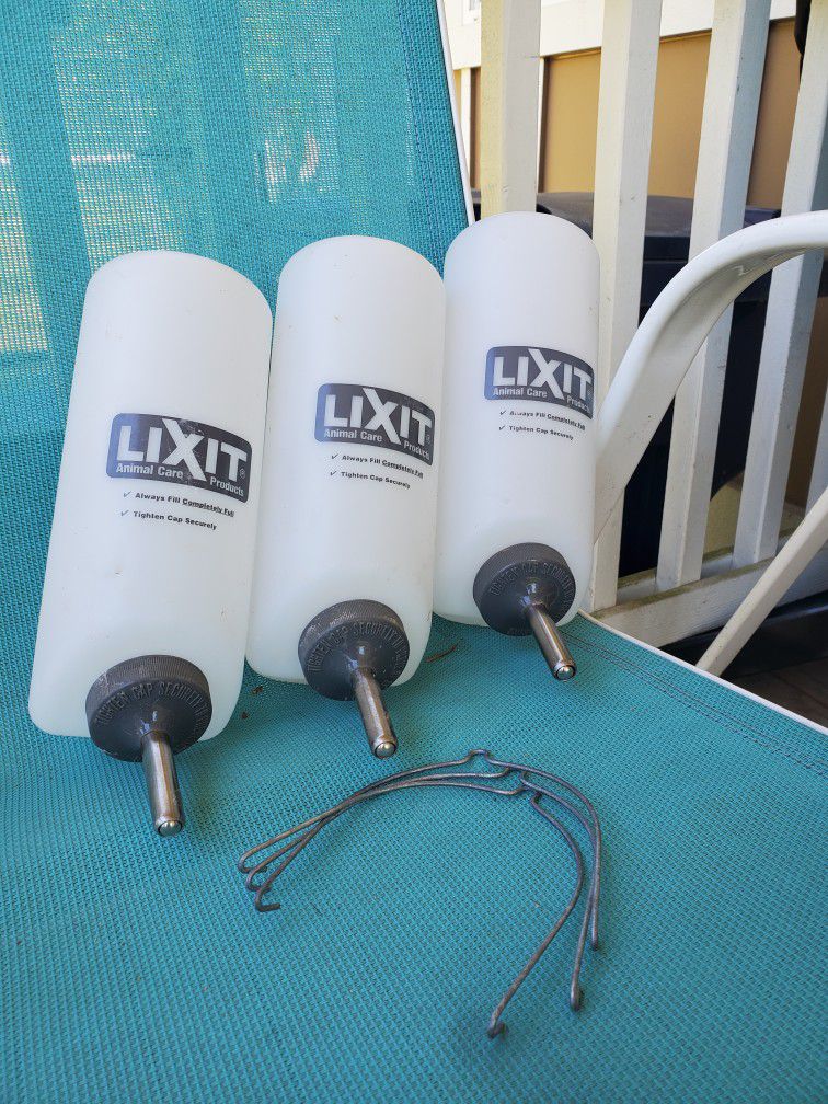 3 Lixit Water Bottles 
