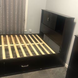 QUEEN BED FRAME 