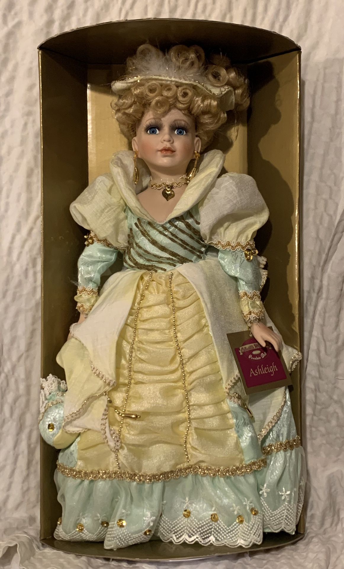 Collectible memories ~ Genuine Porcelain Ashleigh doll Original Box