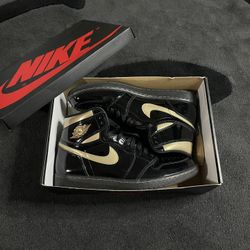 Jordan 1 Retro “Metallic Gold”