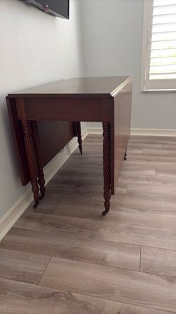Drop leaf table