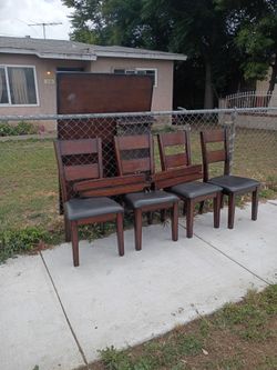 Table 6 chairs and center leaf