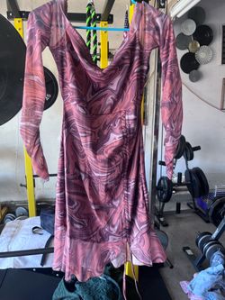 Vestido corto, seis mediano, está nuevo