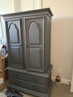 Dresser / Chest of Drawers / Free