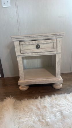 BRAND NEW bedside/accent table