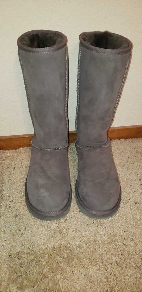 **PRICE REDUCED!!** Grey UGG Brand Boots