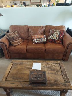 Leather Couch 2 Side Tables 2 Leather Lamps Coffee Table