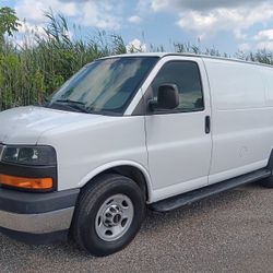 2017 GMC Savana Cargo
