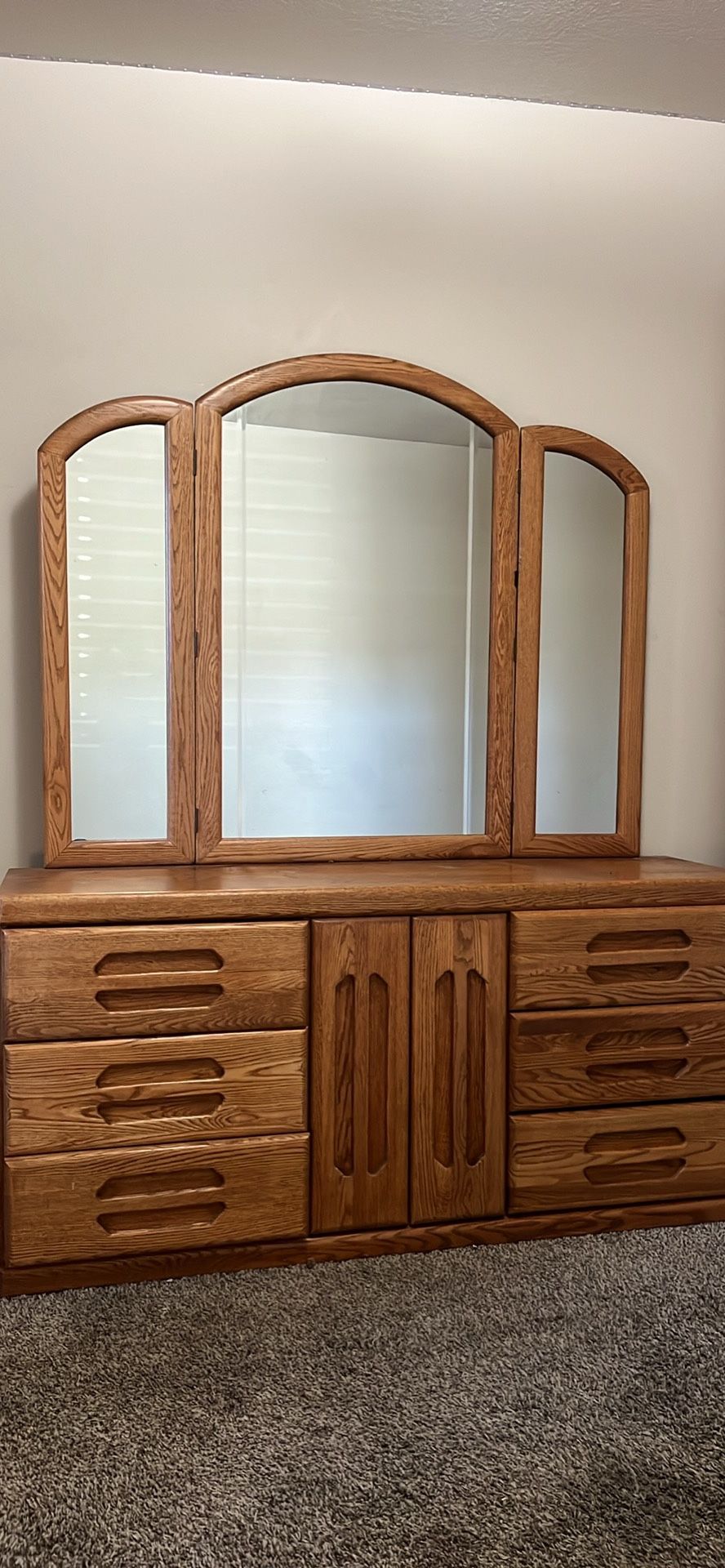 Dresser With Mirror