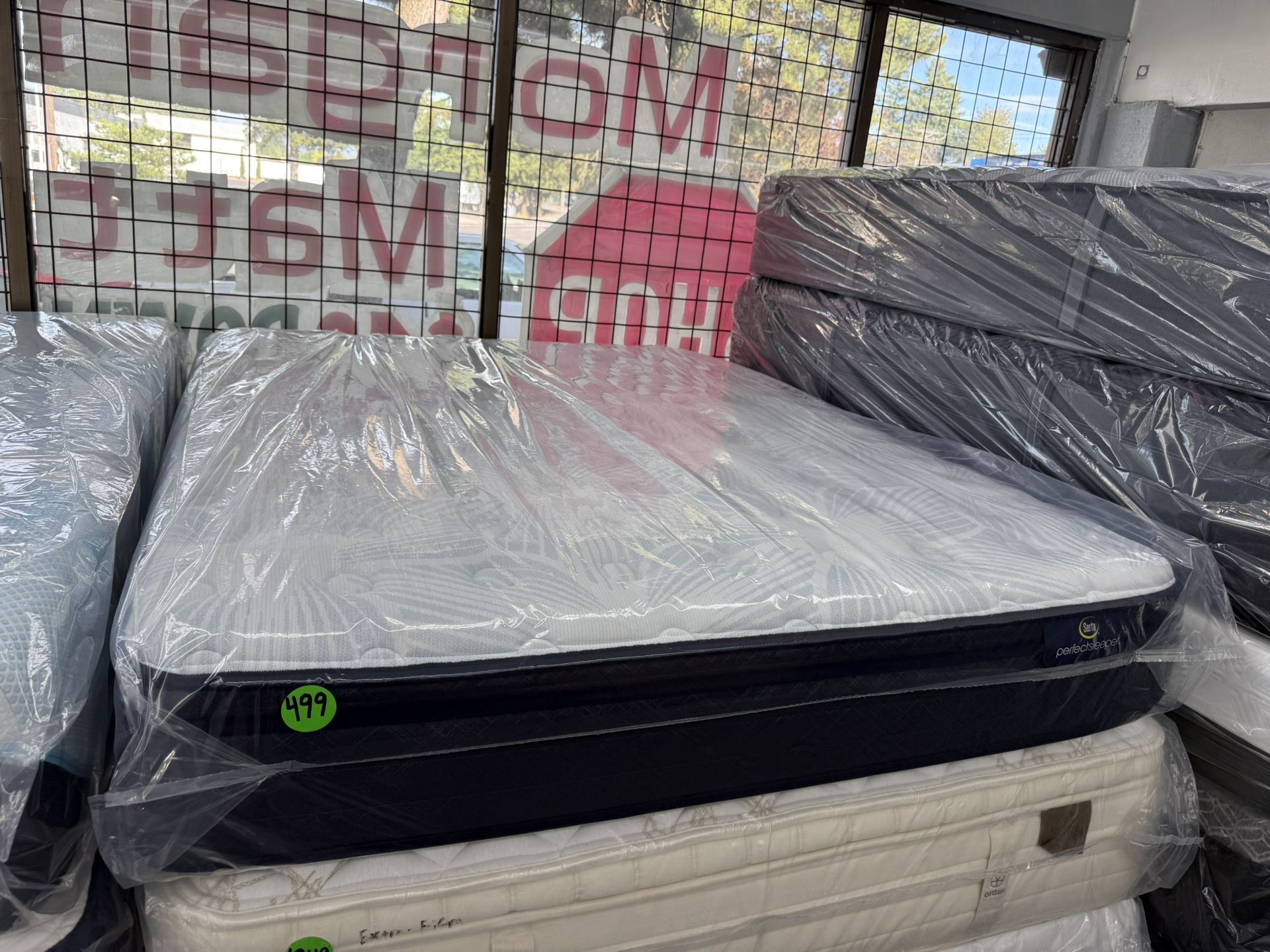 QUEEN SIZE SERTA PERFECT SLEEPER EURO TOP MATTRESS & BOX SPRING BED SET