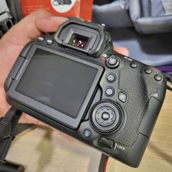 MINT Canon 6D Mark II Camera Bundle w/ Lens, Accessories Like New