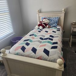 White twin bed