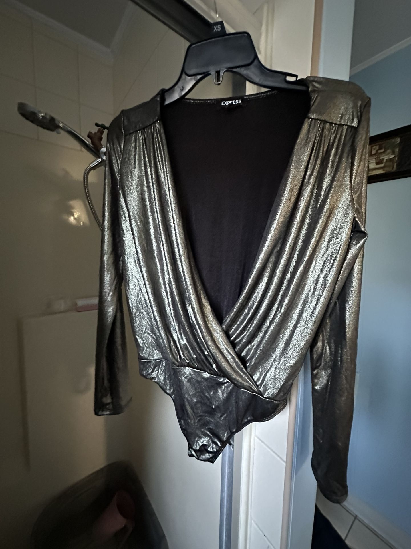 Size S Brand new and cleaned, no pet house ,pick up near Tully and Monterey Rd SJ CA 95112