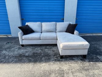 Free delivery 🚚. Sectional sofa.