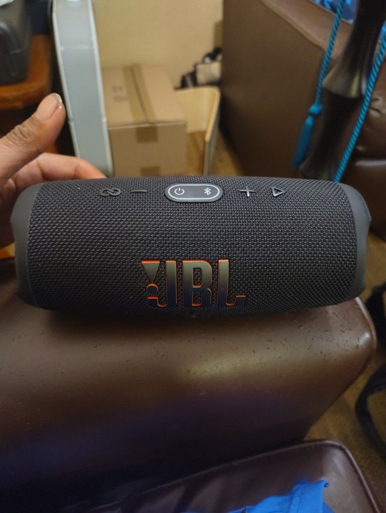 JBL Charge 5 Bluetooth Speaker
