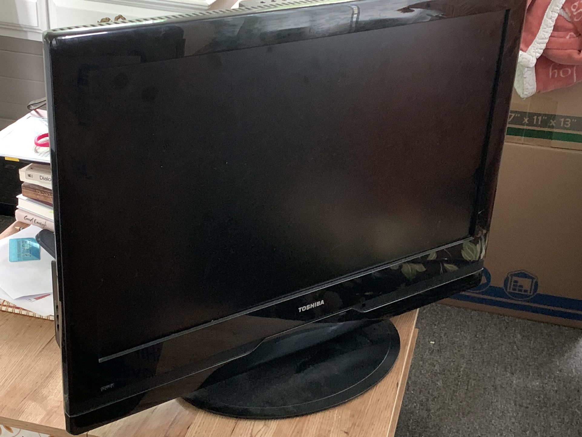 Toshiba 32AV500U 32" Standard LCD HD TV