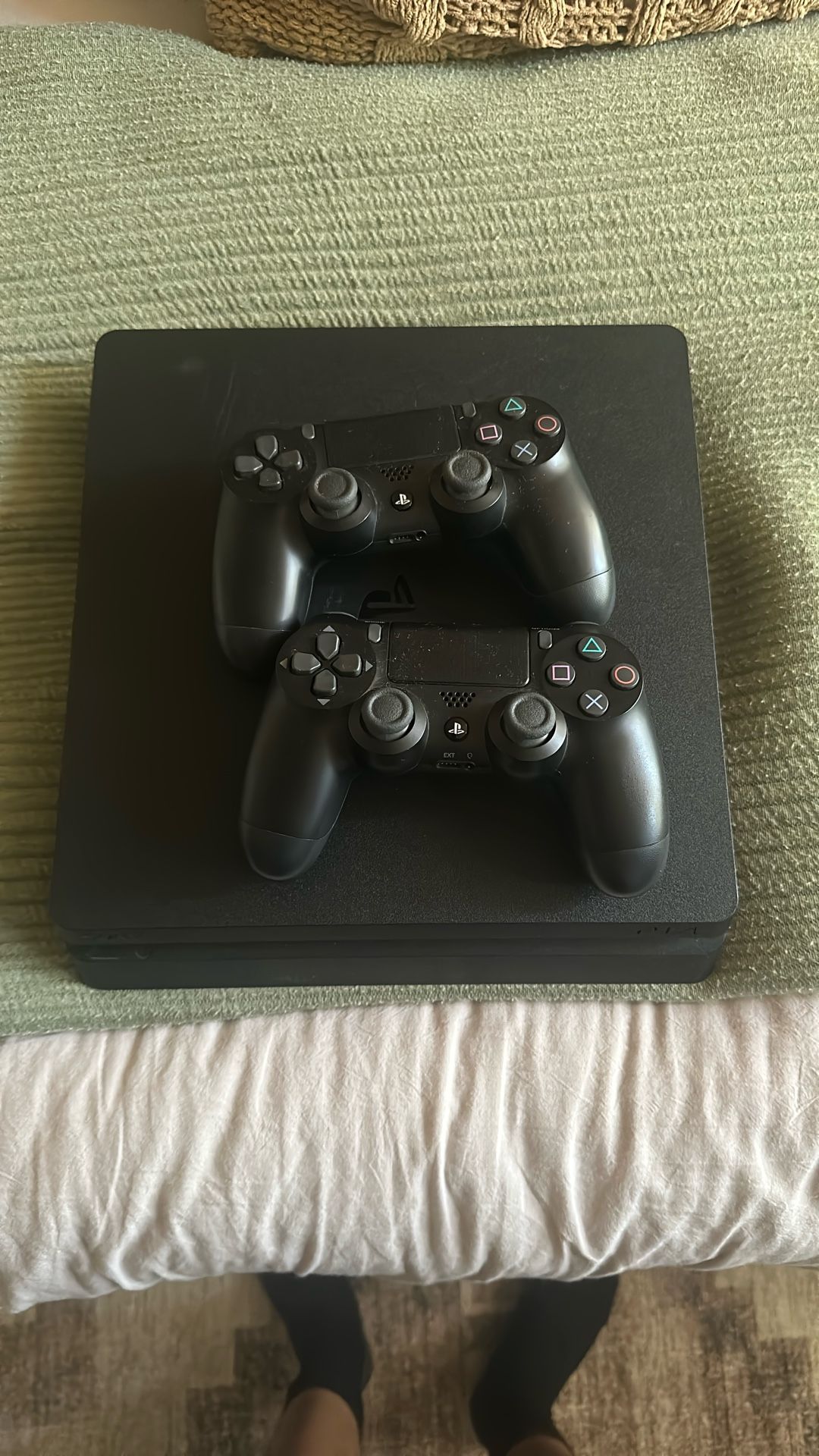 PS4 Used With 2 Used Controllers