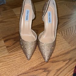 BRAND NEW WOMENS SOZE 8 STEVE MADDEN