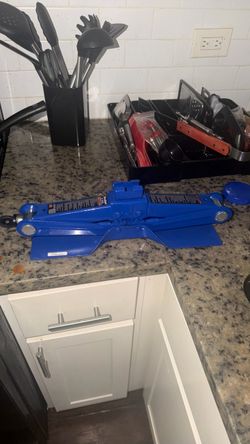 Blue Hydraulic Floor Jack