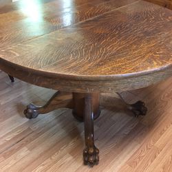 Antique Claw Foot 45” Round Oak Table