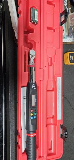 1/4" Drive Electronic a
Angle Torque Wrench- MAC Tools