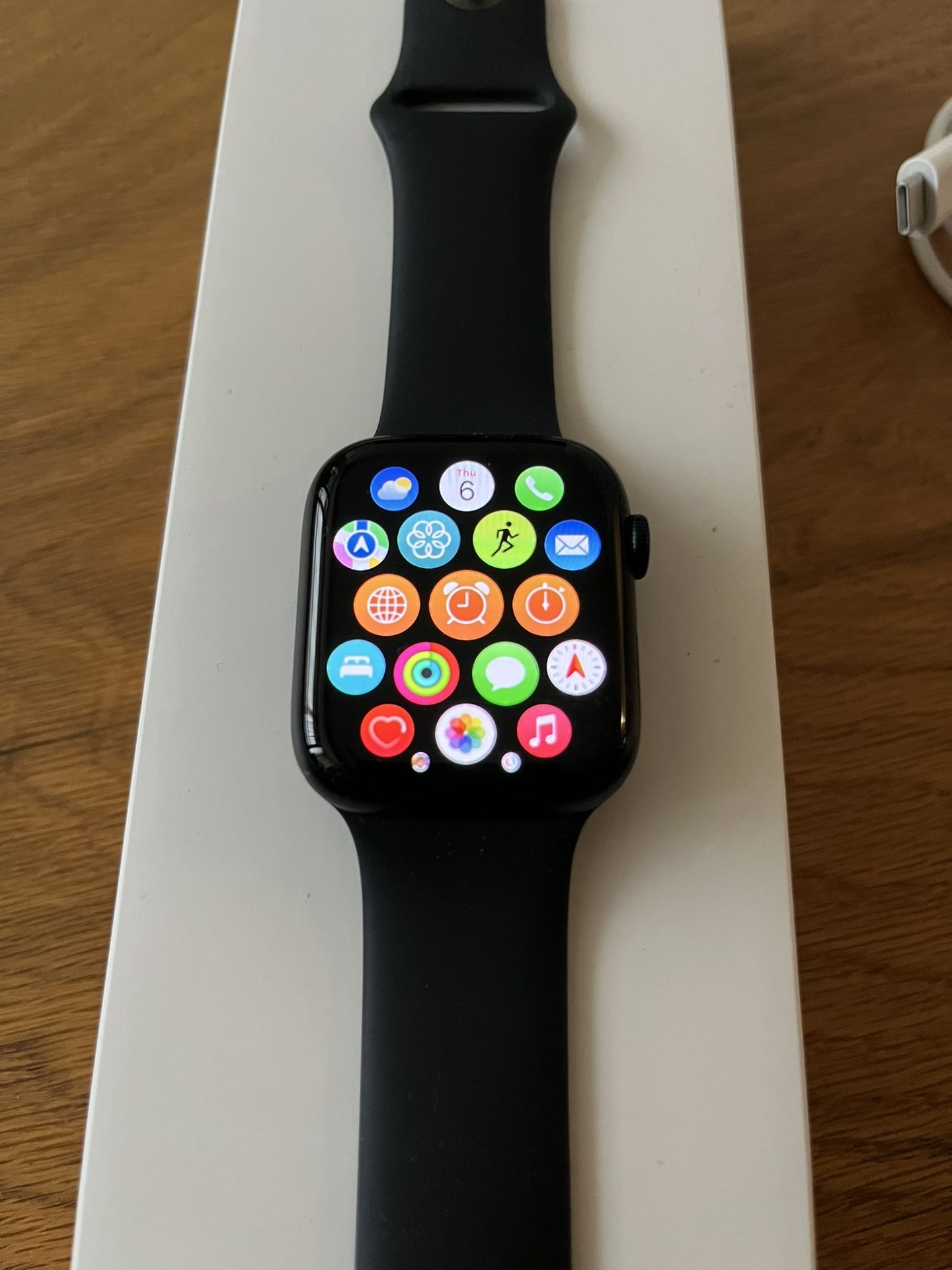Apple Watch Series 8, 45mm Midnight Aluminum