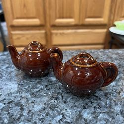 Vintage Ceramic Brown Glazed Teapot pair of   salt and pepper shakers.  Size approximately 2 inches tall.  Preowned never used.  Has been on display i